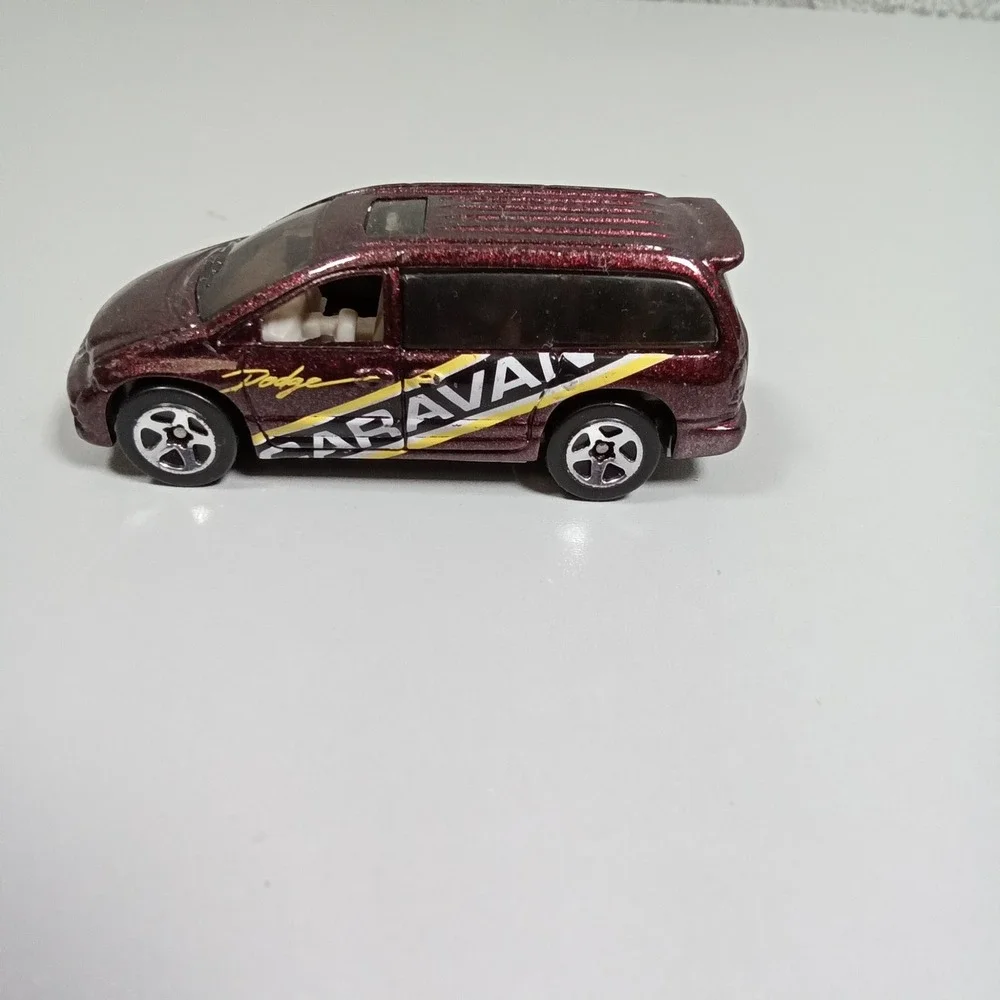 Hot Wheel 1997 Dodge Caravan Metallic Burgundy Diecast Minivan 1:64 Scale Mattel